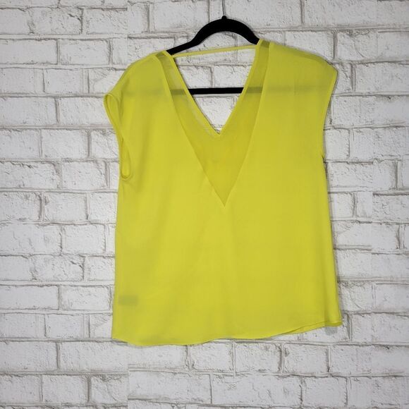Express yellow v-neck flowy tank - Picture 10 of 14